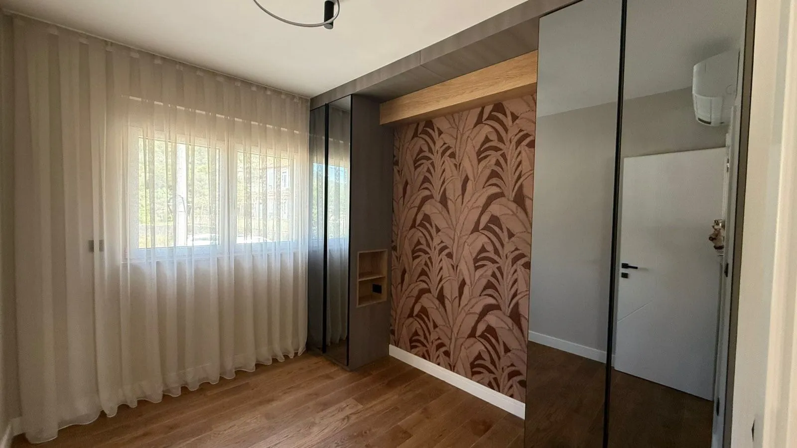 Izdavanje, dvosoban stan, 83m², Tripovići, Tivat