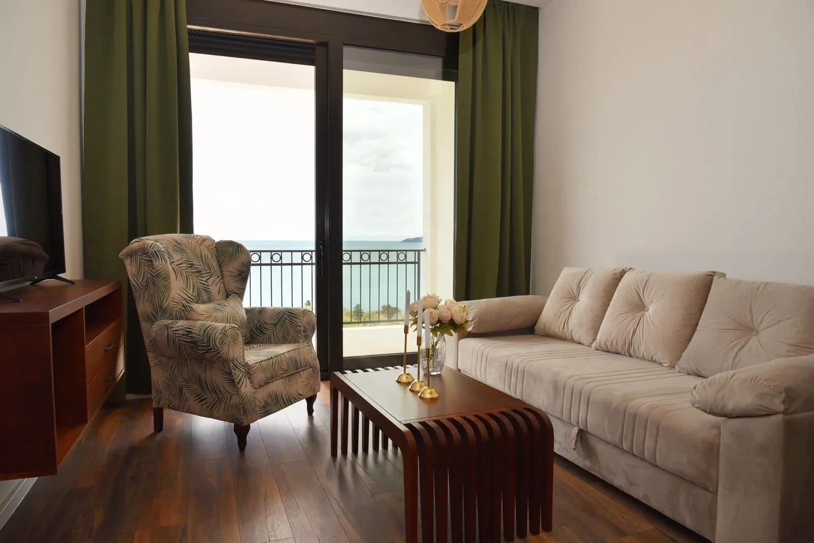 Prodaja, jednosoban stan, 55m², Reževići, Budva