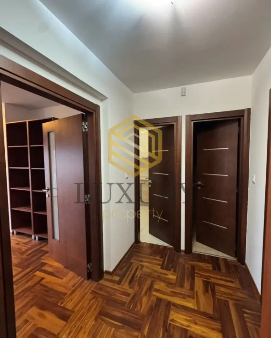 Prodaja, četvorosoban stan, 174m², Gorica C, Podgorica