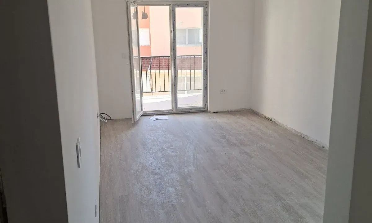 Prodaja, jednosoban stan, 56m², Lazi, Budva