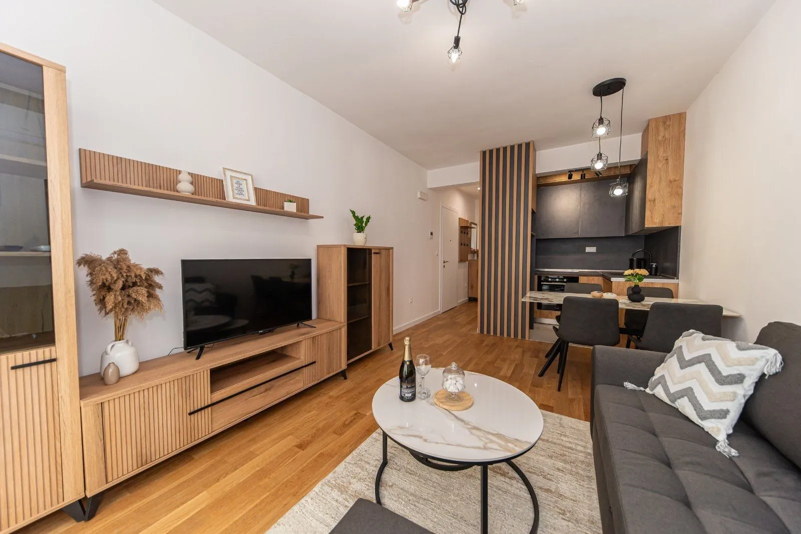 Izdavanje, jednosoban stan, 45m², Šušanj, Bar
