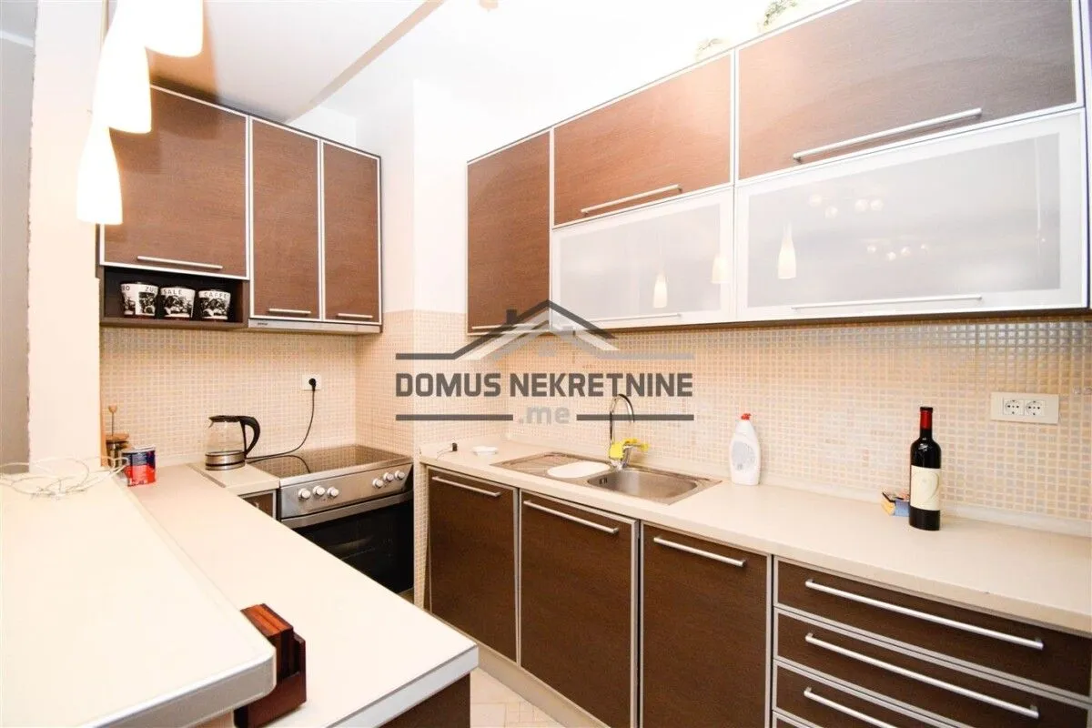 Izdavanje, dvosoban stan, 70m², Gorica C, Podgorica