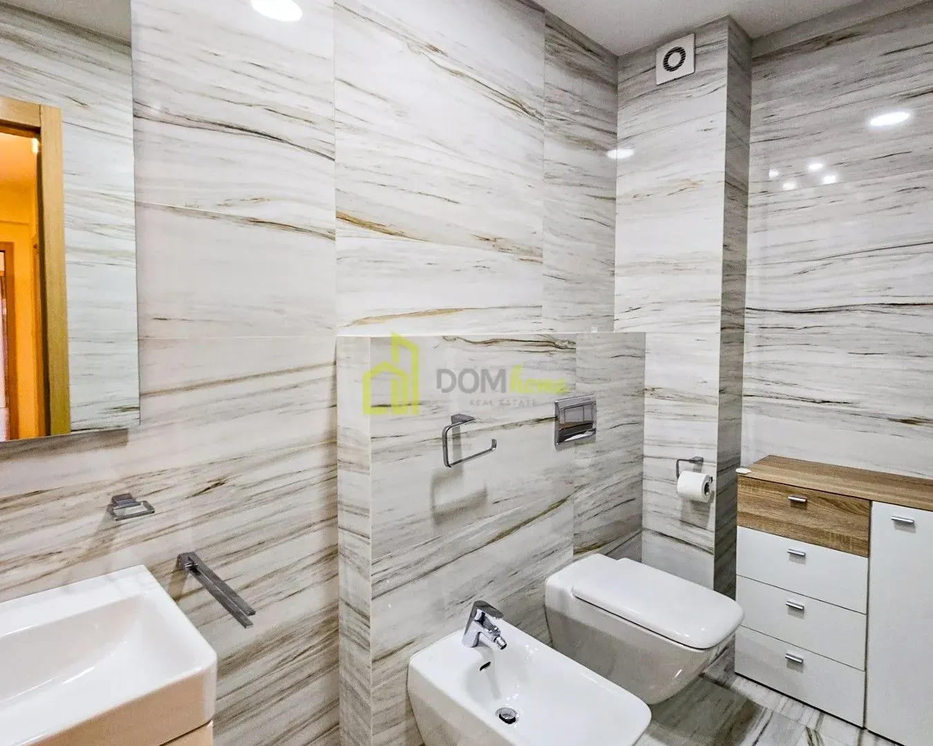 Izdavanje, trosoban stan, 95m², Momišići, Podgorica