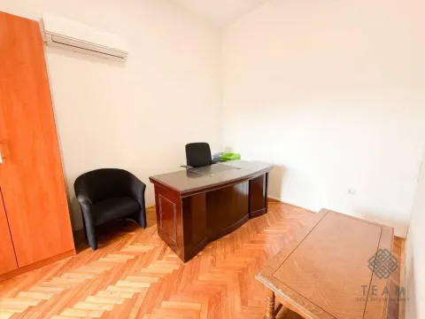 Izdavanje, kuća, 460m², Gorica C, Podgorica - image 33