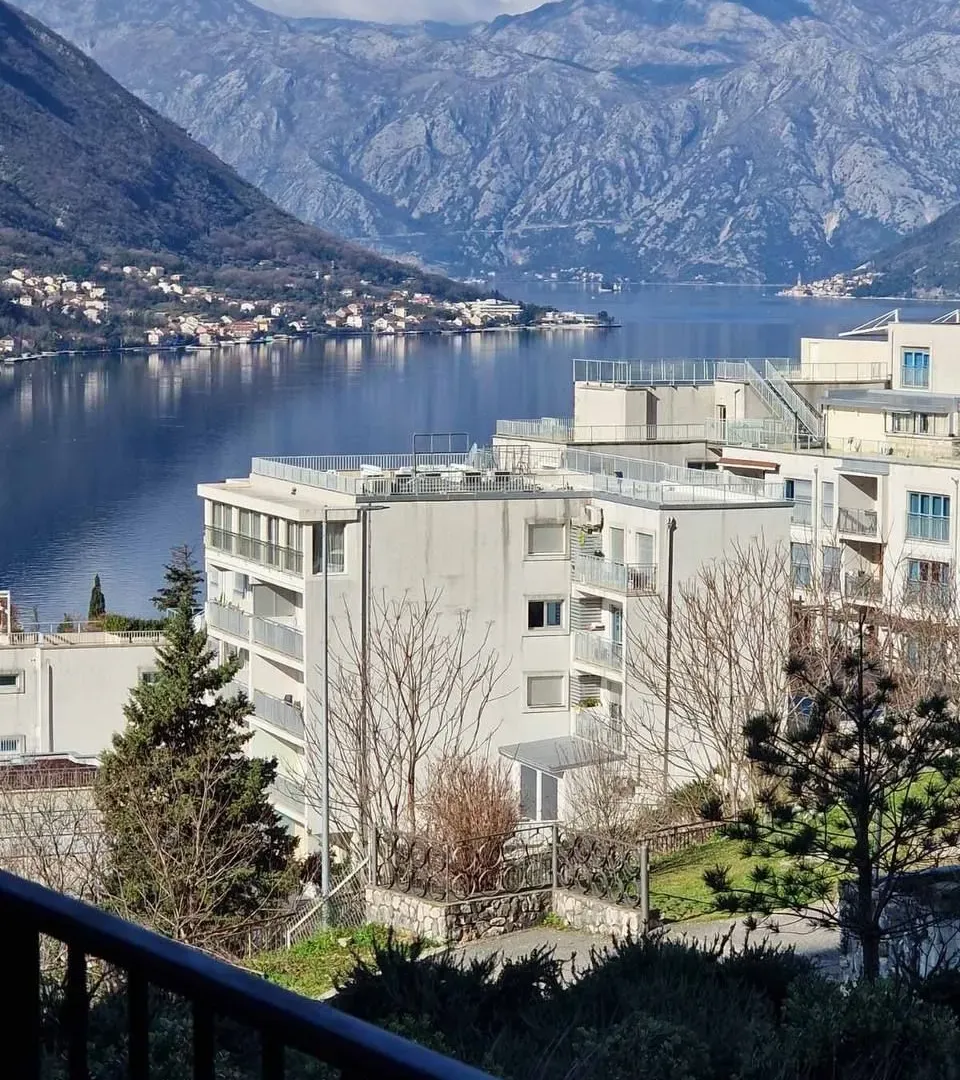 Prodaja, dvosoban stan, 75m², Dobrota, Kotor