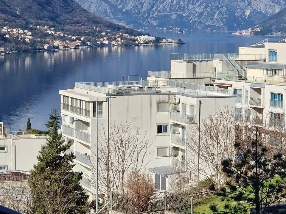Prodaja, dvosoban stan, 75m², Dobrota, Kotor