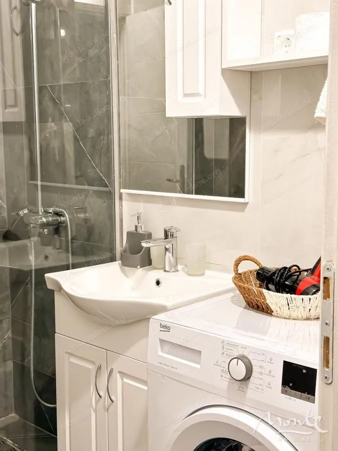 Prodaja, dvosoban stan, 60m², Škaljari, Kotor