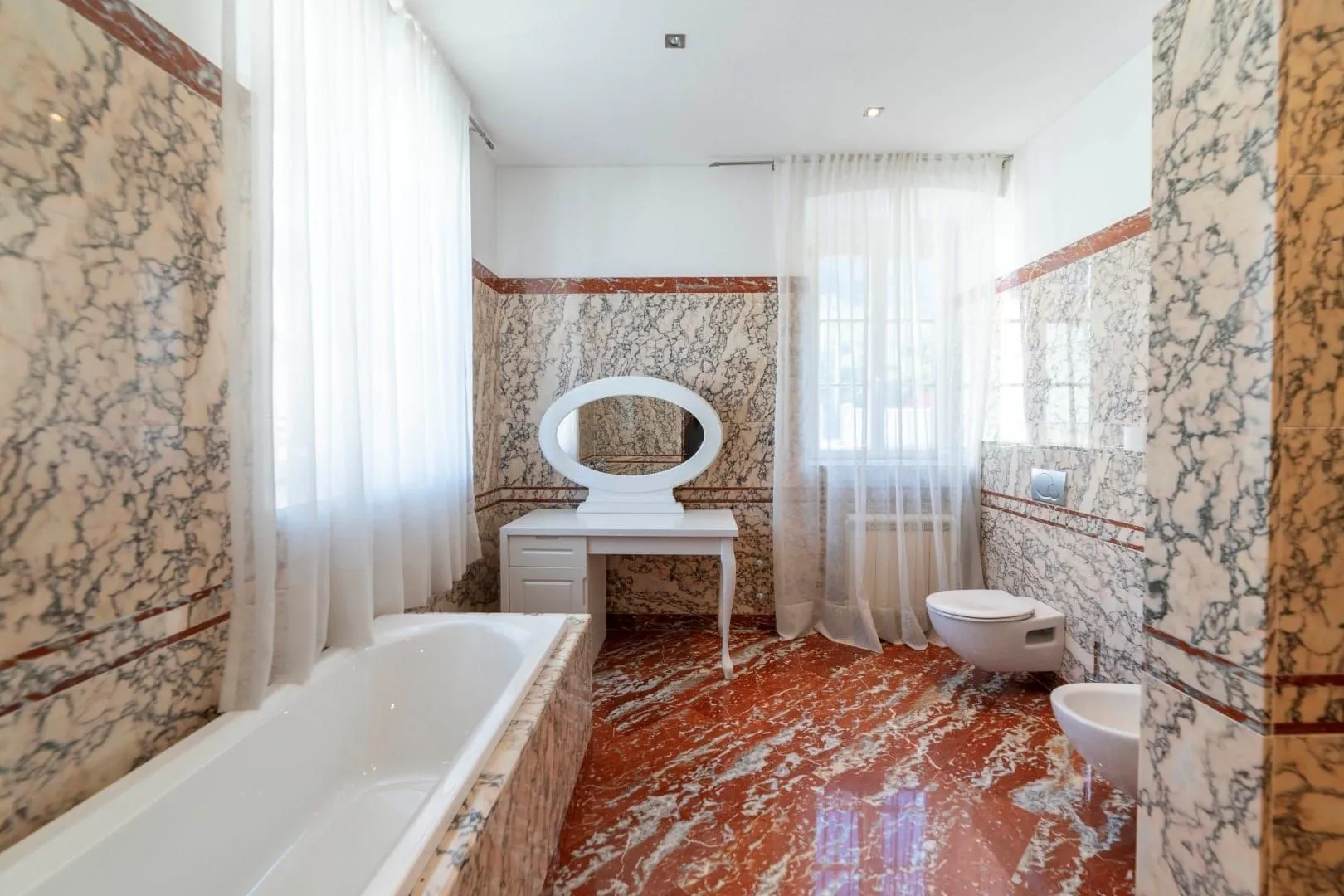 Sale, house, 1100m², Dobrota, Kotor