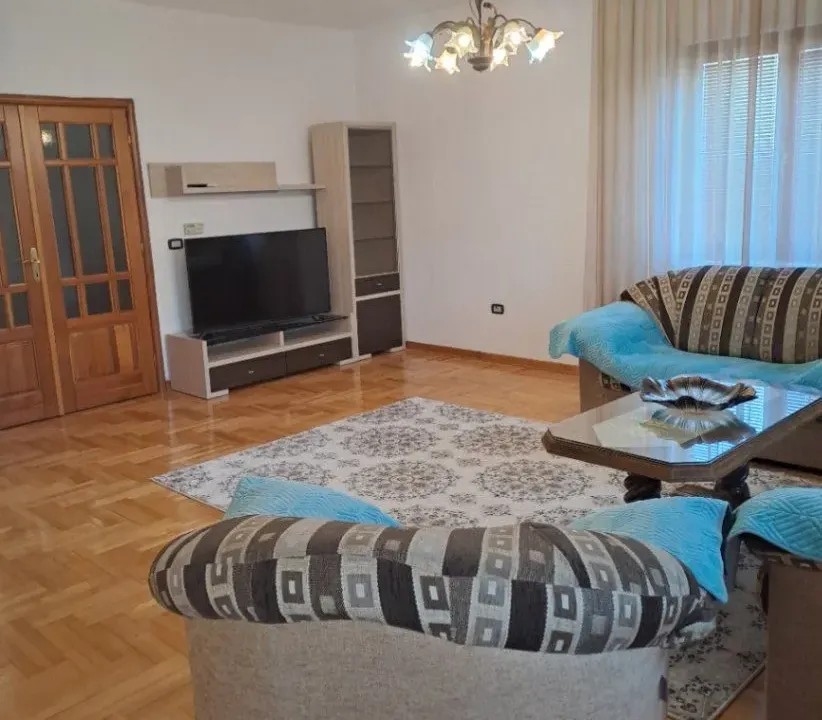 Izdavanje, četvorosoban stan, 160m², Stari Aerodrom, Podgorica