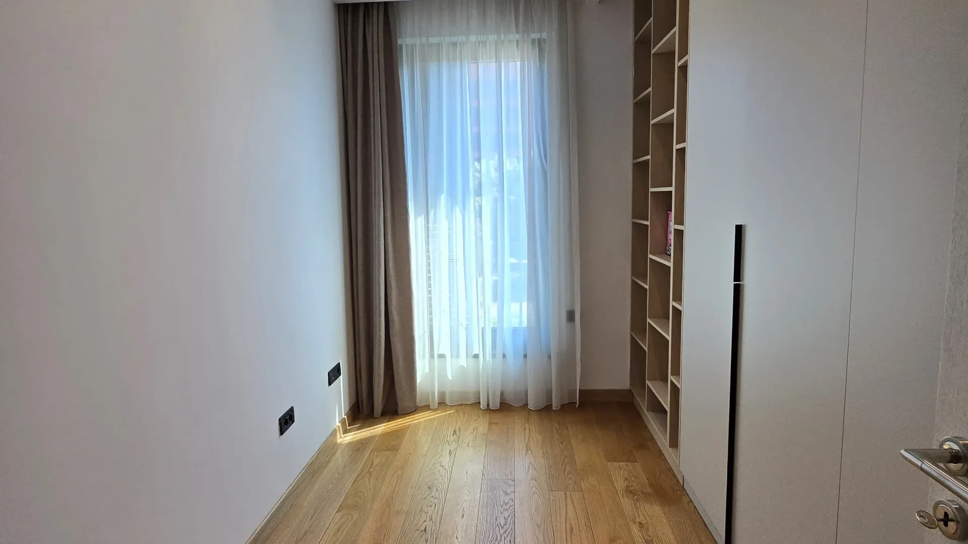 Izdavanje, trosoban stan, 85m², Vezirov Most, Podgorica