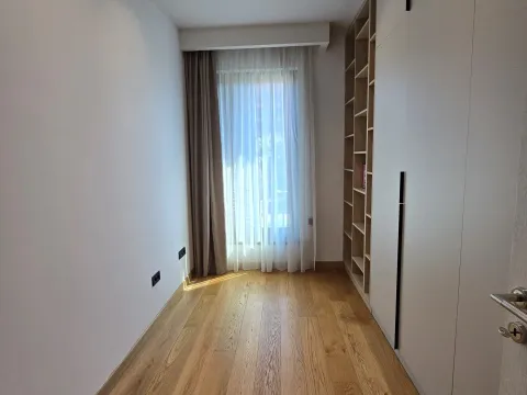 Izdavanje, trosoban stan, 85m², Vezirov Most, Podgorica - image 29