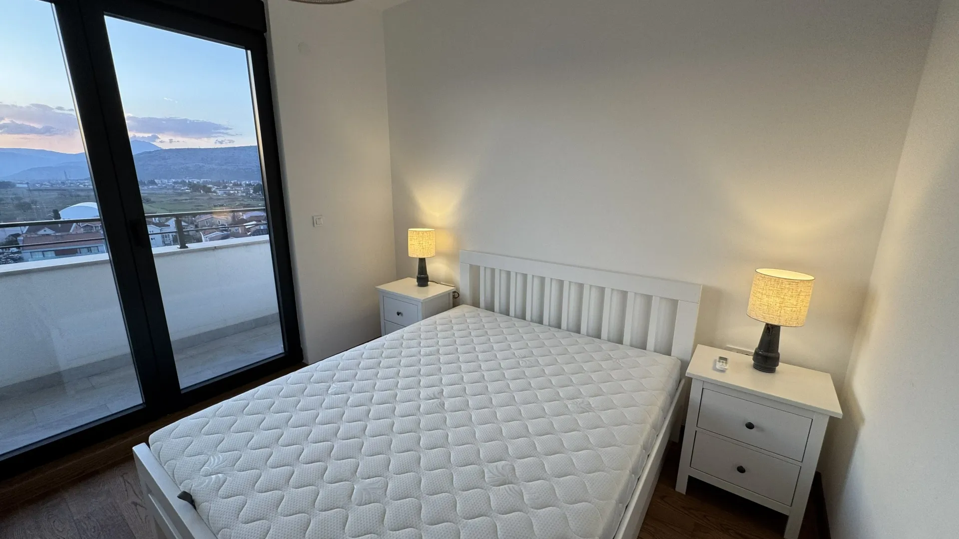Izdavanje, trosoban stan, 96m², Tološka šuma, Podgorica