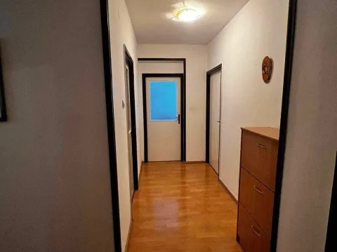 Izdavanje, dvosoban stan, 70m², Centar, Tivat - image 6