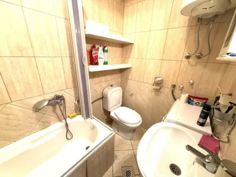 Prodaja, trosoban stan, 80m², Stari Aerodrom, Podgorica - image 12