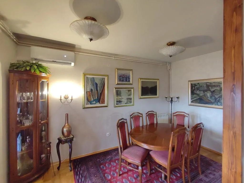 Izdavanje, dvosoban stan, 80m², Stari Aerodrom, Podgorica