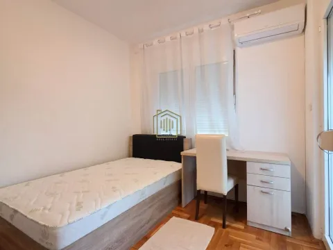 Rent, two bedroom apartment, 65m², City Kvart, Podgorica - image 10