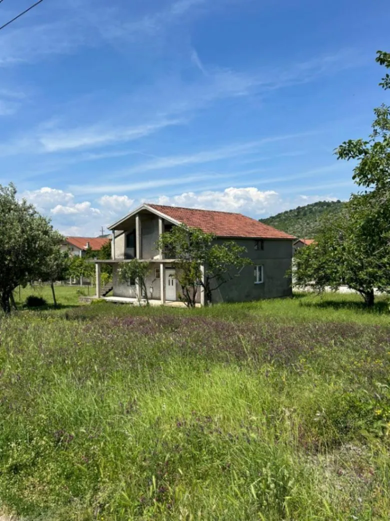 Prodaja, kuća, 202m², Zlatica, Podgorica