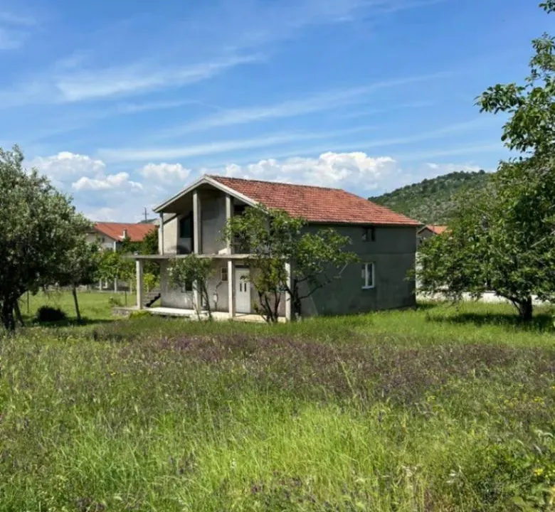 Sale, house, 202m², Zlatica, Podgorica