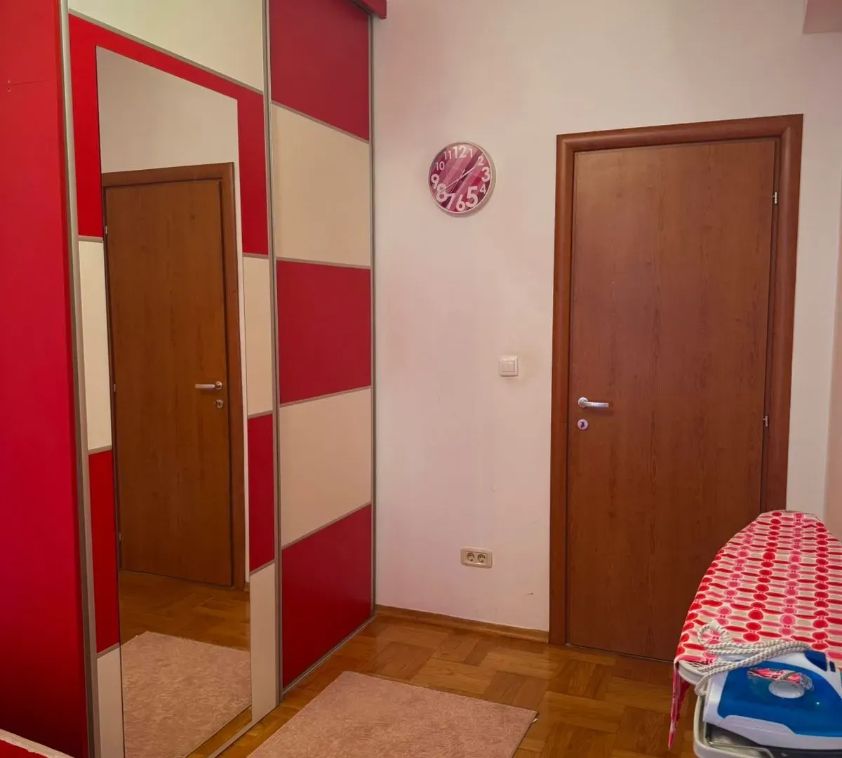Izdavanje, dvosoban stan, 60m², Krivi Most, Podgorica