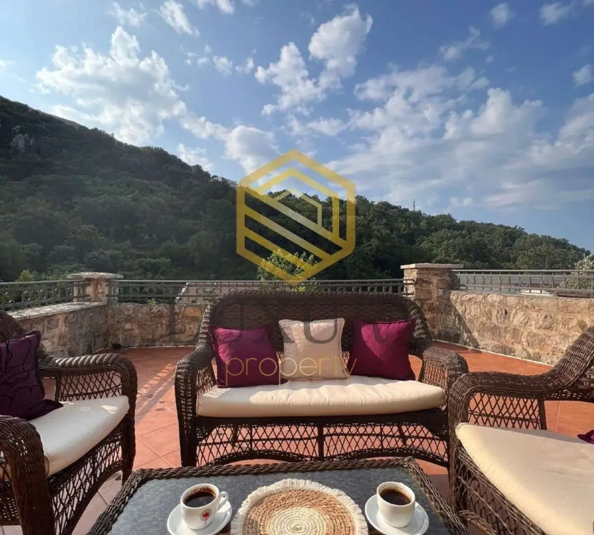 Sale, house, 425m², Rijeka Reževići, Budva