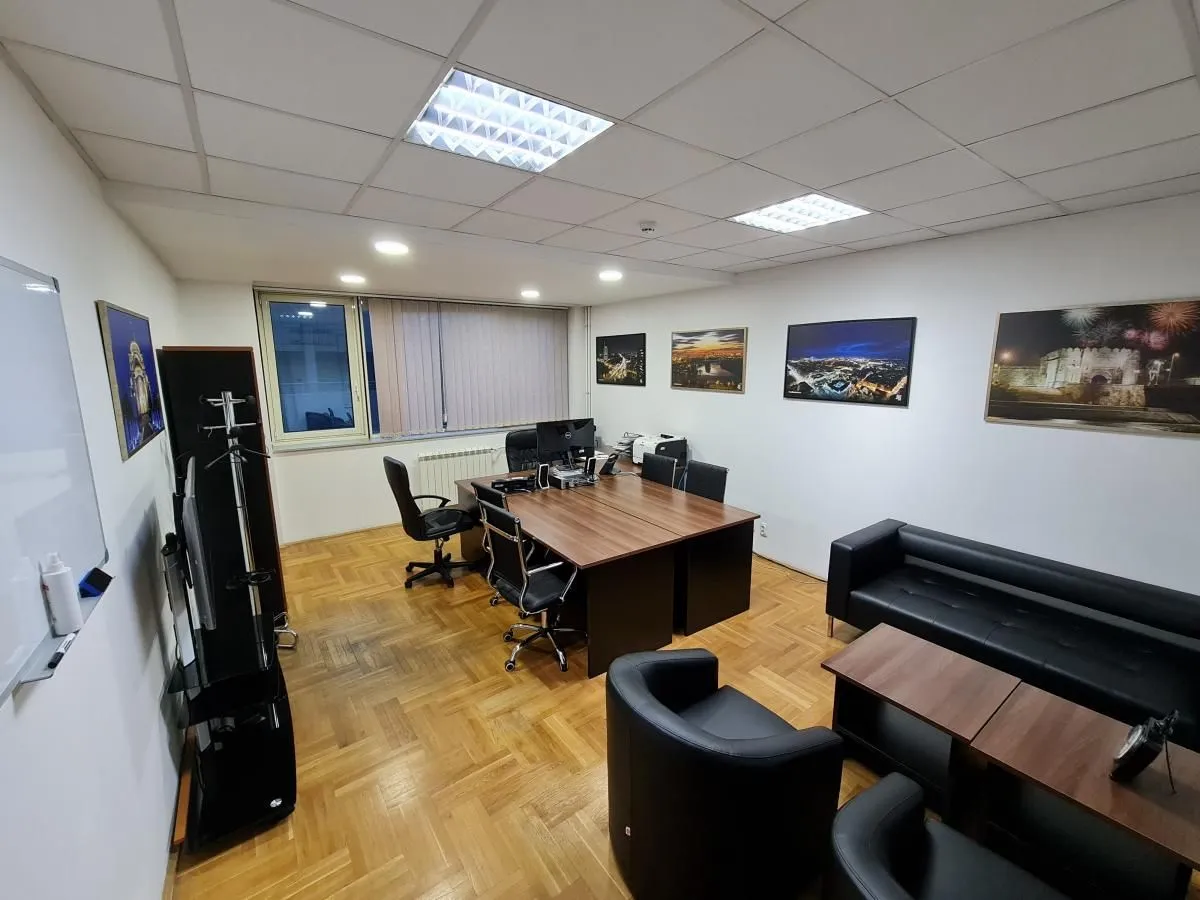 Rent, office space, 650m², Slavija, Vračar Sve Podlokacije