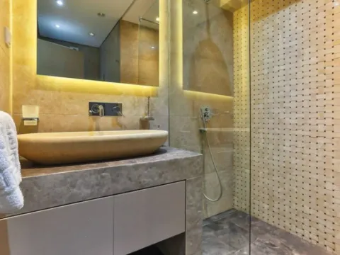 Izdavanje, dvosoban stan, 75m², Budva, Crna Gora