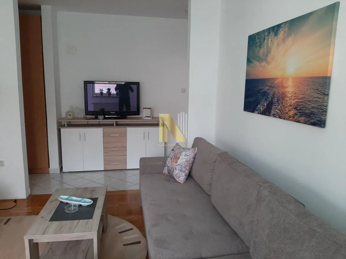 Izdavanje, dvosoban stan, 43m², Sajmište, Novi Sad