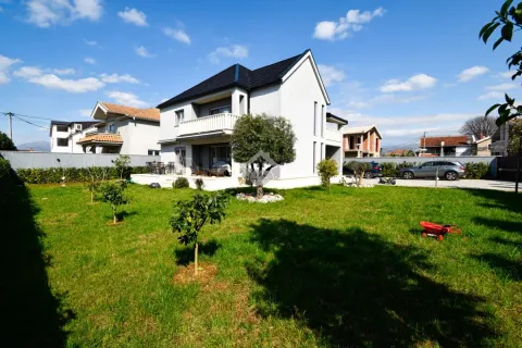 View of the yard and house facade with a landscaped lawn. - image 4