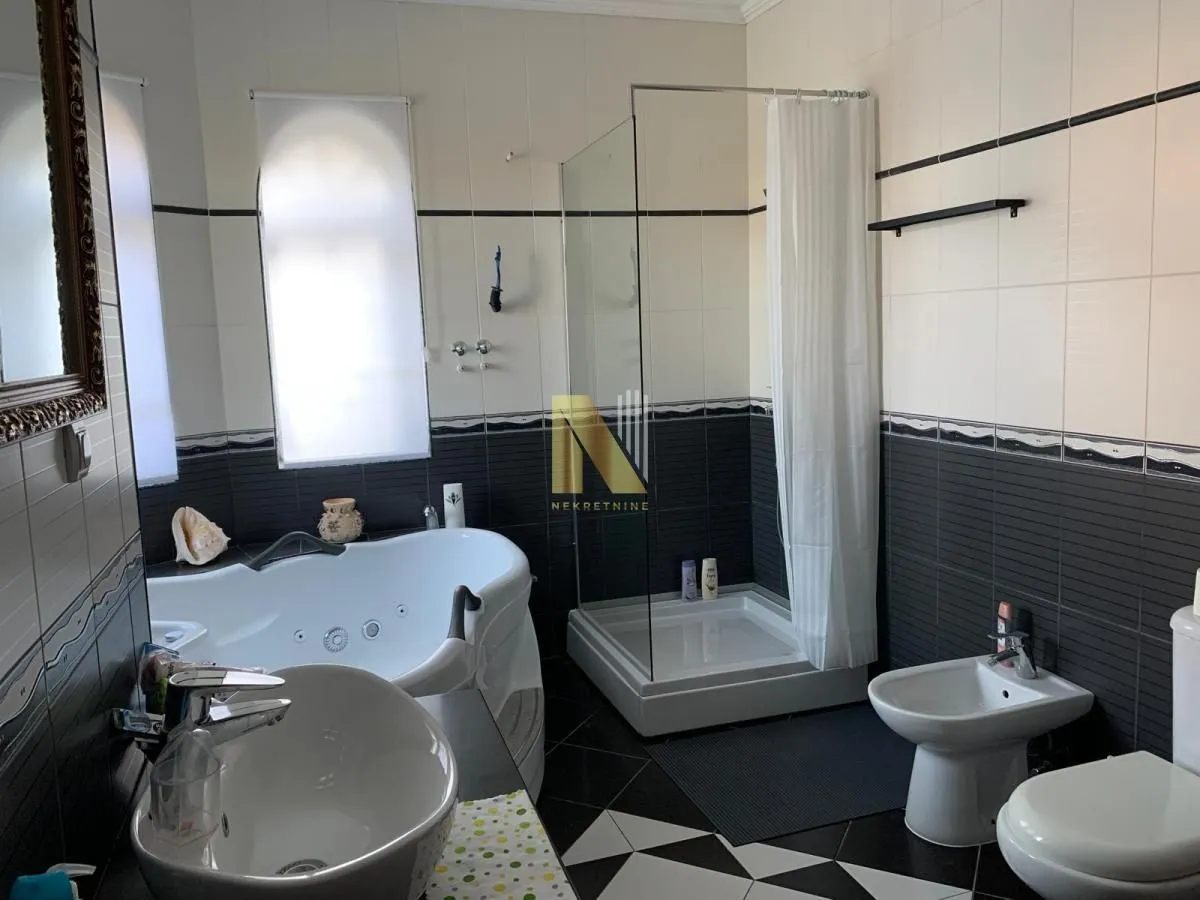Prodaja, kuća, 338m², Tatarsko brdo, Petrovaradin