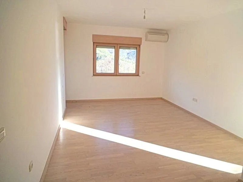 Prodaja, ugostiteljski objekat, 1490m², Bečići, Budva