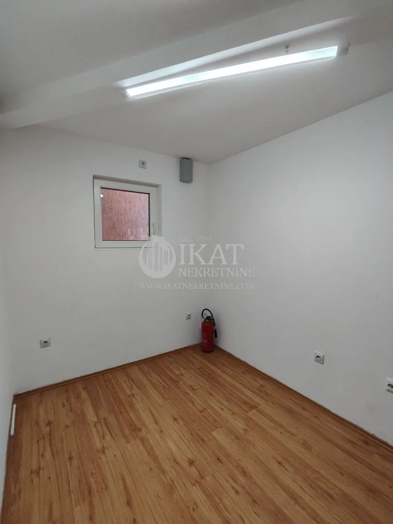 Rent, office space, 56m², Batajnica, Beograd
