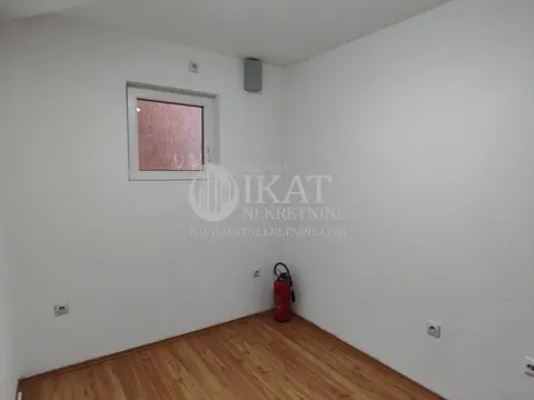 Izdavanje, poslovni prostor, 56m², Batajnica, Beograd - image 2