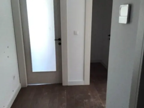 Izdavanje, dvosoban stan, 70m², Preko Morače, Podgorica - image 7