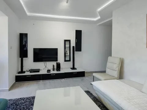 Sale, one bedroom apartment, 47m², Dobrota, Kotor - image 13