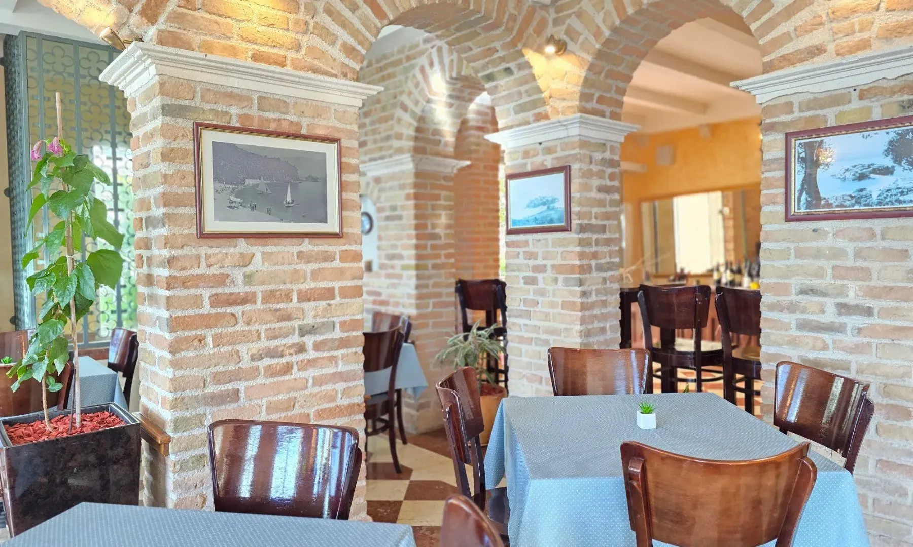 Prodaja, ugostiteljski objekat, 1200m², Sveti Stefan, Budva