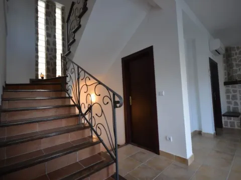 Prodaja, kuća, 235m², Kostanjica, Kotor - image 4