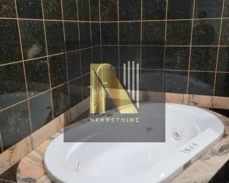 Izdavanje, poslovni prostor, 420m², Centar, Novi Sad - image 10