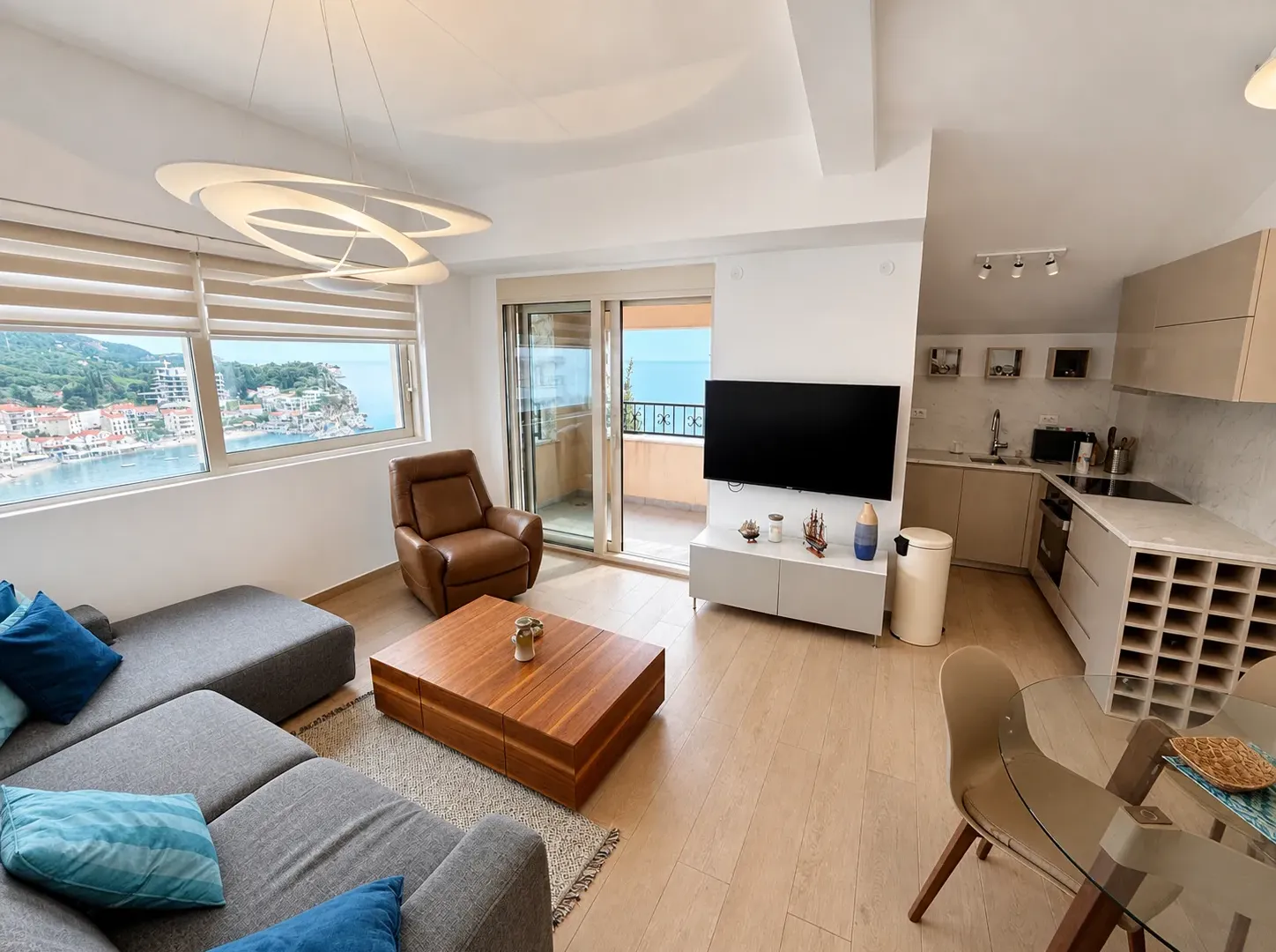 Izdavanje, dvosoban stan, 65m², Pržno, Budva