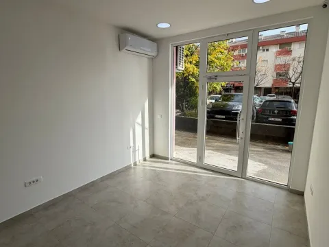 Prodaja, poslovni prostor, 57m², 1 maj, Podgorica - image 4