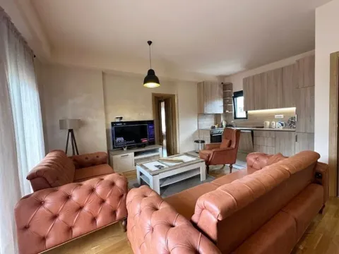 Izdavanje, dvosoban stan, 76m², Dalmatinska ulica, Podgorica