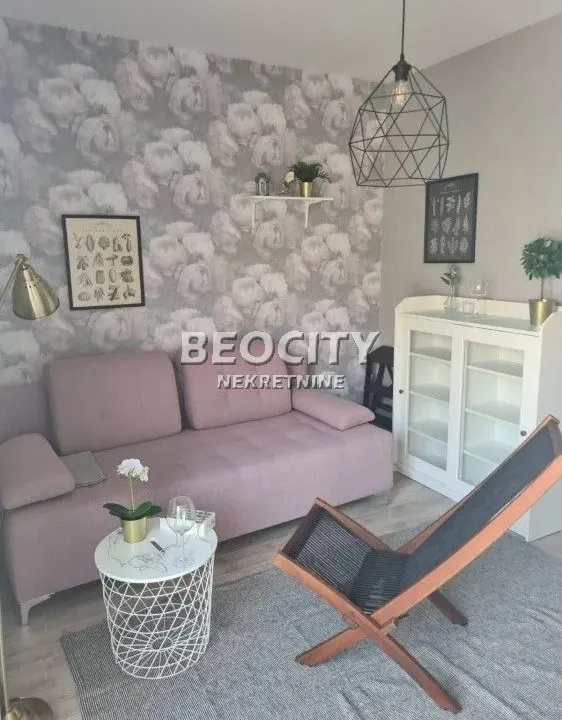 Izdavanje, stan, 21m², Centar, Novi Sad