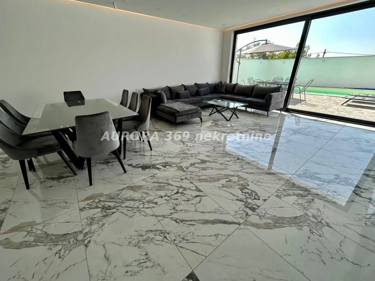 Izdavanje, kuća, 180m², Tatarsko brdo, Petrovaradin