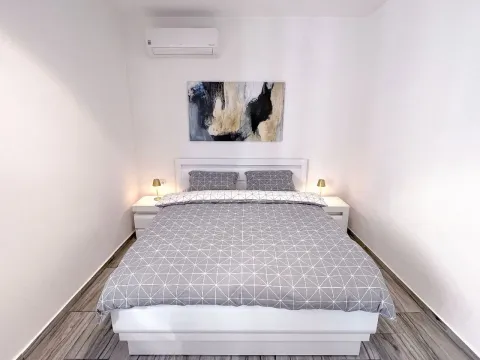 Prodaja, stan, 55m², Tivat, Crna Gora - image 2