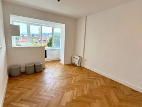 Izdavanje, poslovni prostor, 70m², Centar, Podgorica - image 6