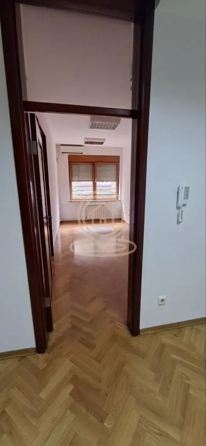 Rent, office space, 58m², Čubura, Beograd