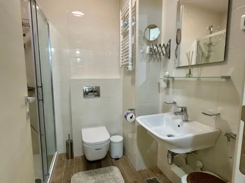 Izdavanje, dvosoban stan, 55m², Zagorič, Podgorica - image 7