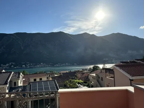 Rent, three bedroom apartment, 90m², Kotor, Crna Gora - image 3