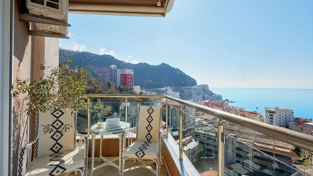 Sale, three bedroom apartment, 150m², Bečići, Budva