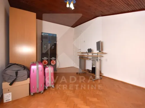Izdavanje, trosoban stan, 90m², Stari Aerodrom, Podgorica - image 9