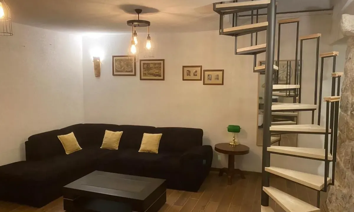 Izdavanje, kuća, 120m², Nalježići, Kotor